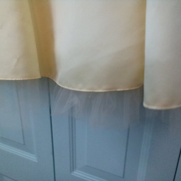 VTG JESSICA McCLINTOCK 10 PALE YELLOW SATIN OFF THE SHOULDER DRESS TULLE LINED - Picture 3 of 9